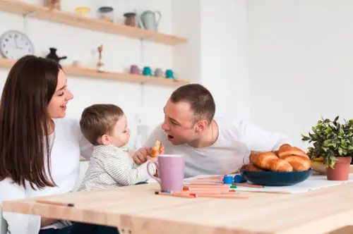 Introdução Alimentar - Mitos e Verdades. Fonte: FreePik.