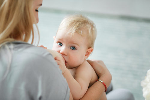 Como ficam as mamadas durante a introdução alimentar