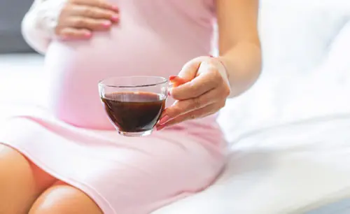Riscos do consumo de cafeína na gestação