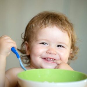 Bebê-1-ano-o-que-muda-na-alimentação