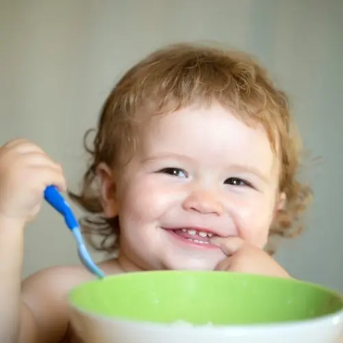 Bebê-1-ano-o-que-muda-na-alimentação