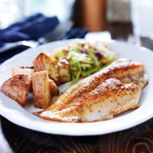 Prato com peixe assado