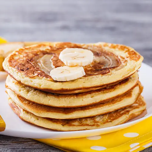 Panqueca de banana com canela